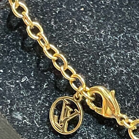 Louis Vuitton Double stranded Gold Tone Chain with Charms. Comes with a COA - Picture 8 of 9